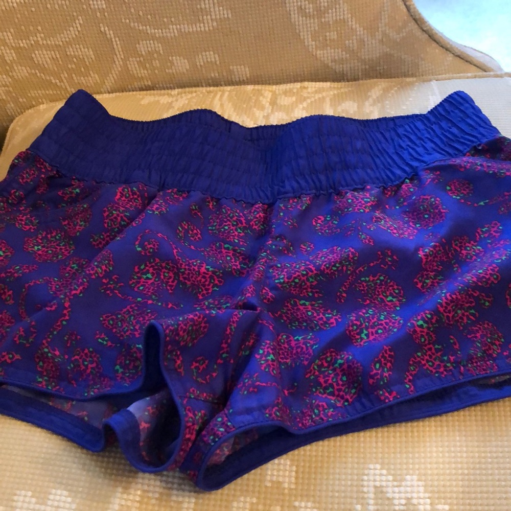 🏃‍♀️Neon leopard-print shorts ✨